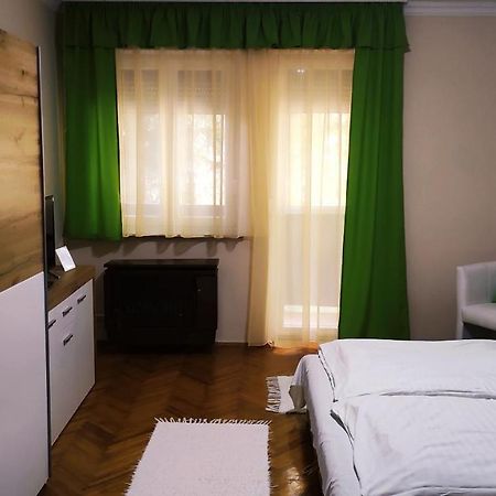 Viva Apartman Sarvar Exterior photo